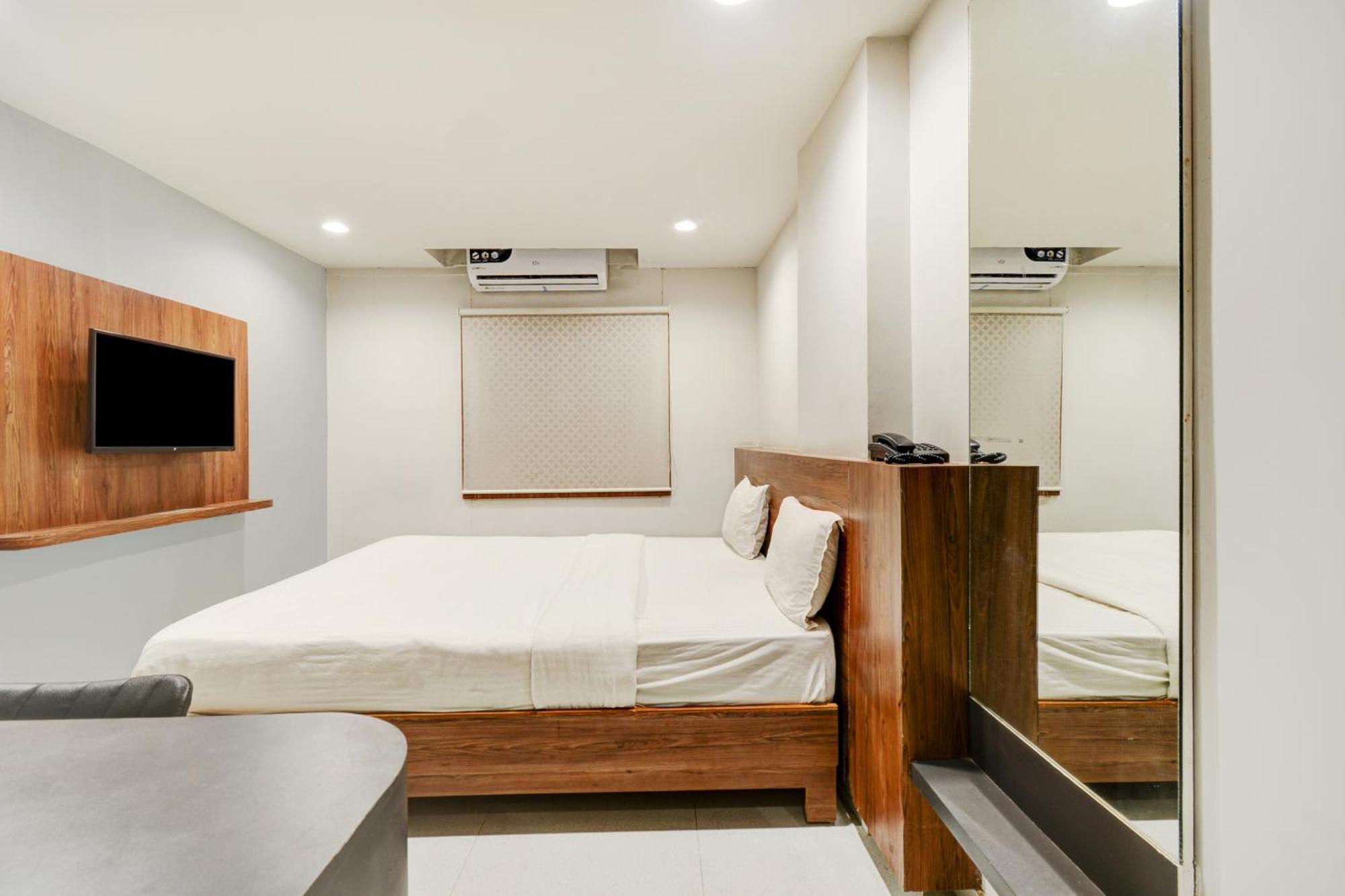 Hotel Desert Inn Tharad Kültér fotó