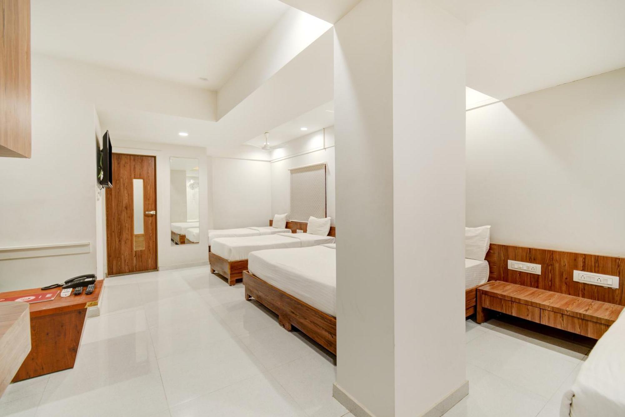 Hotel Desert Inn Tharad Kültér fotó