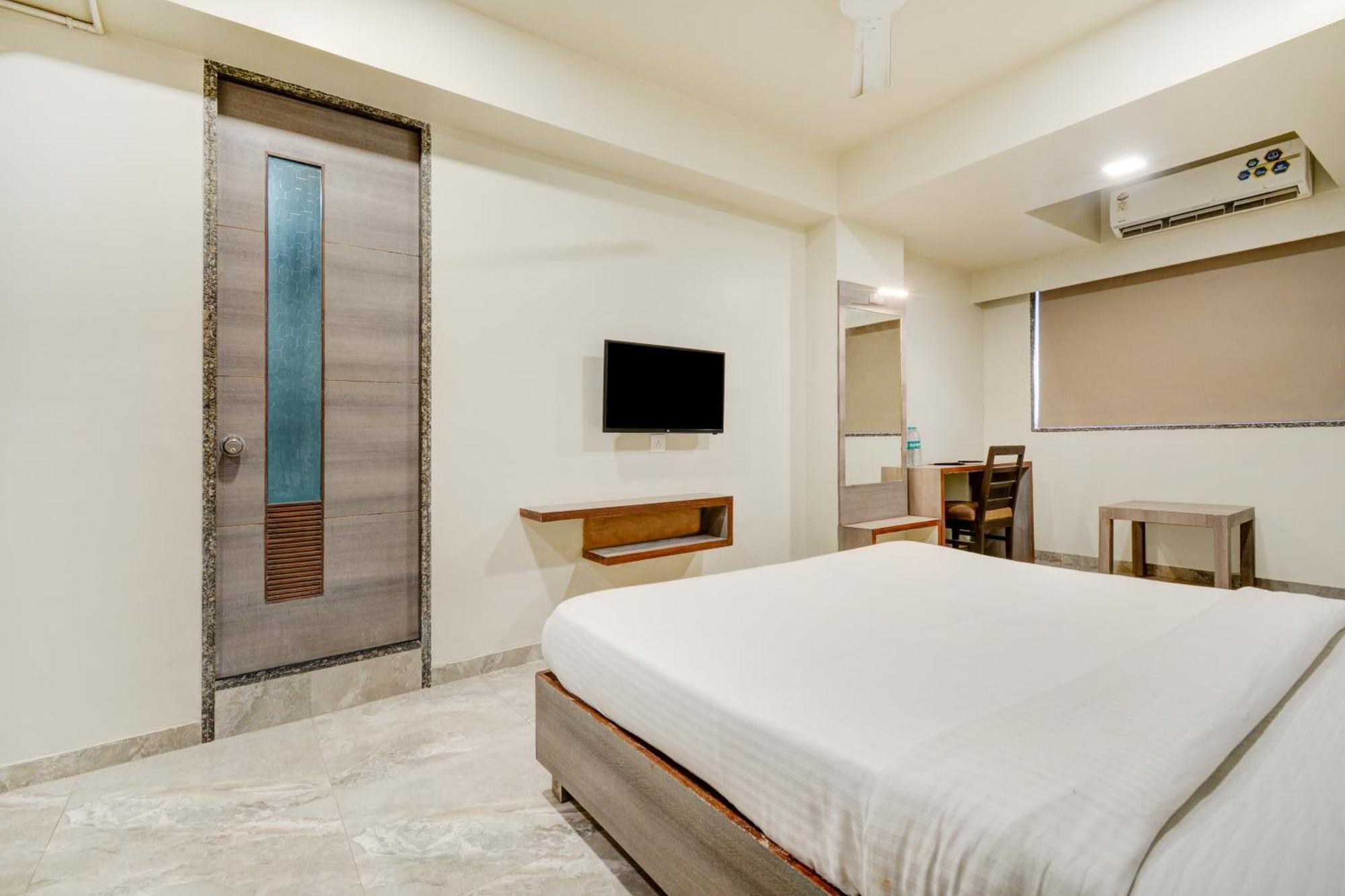 Hotel Desert Inn Tharad Kültér fotó
