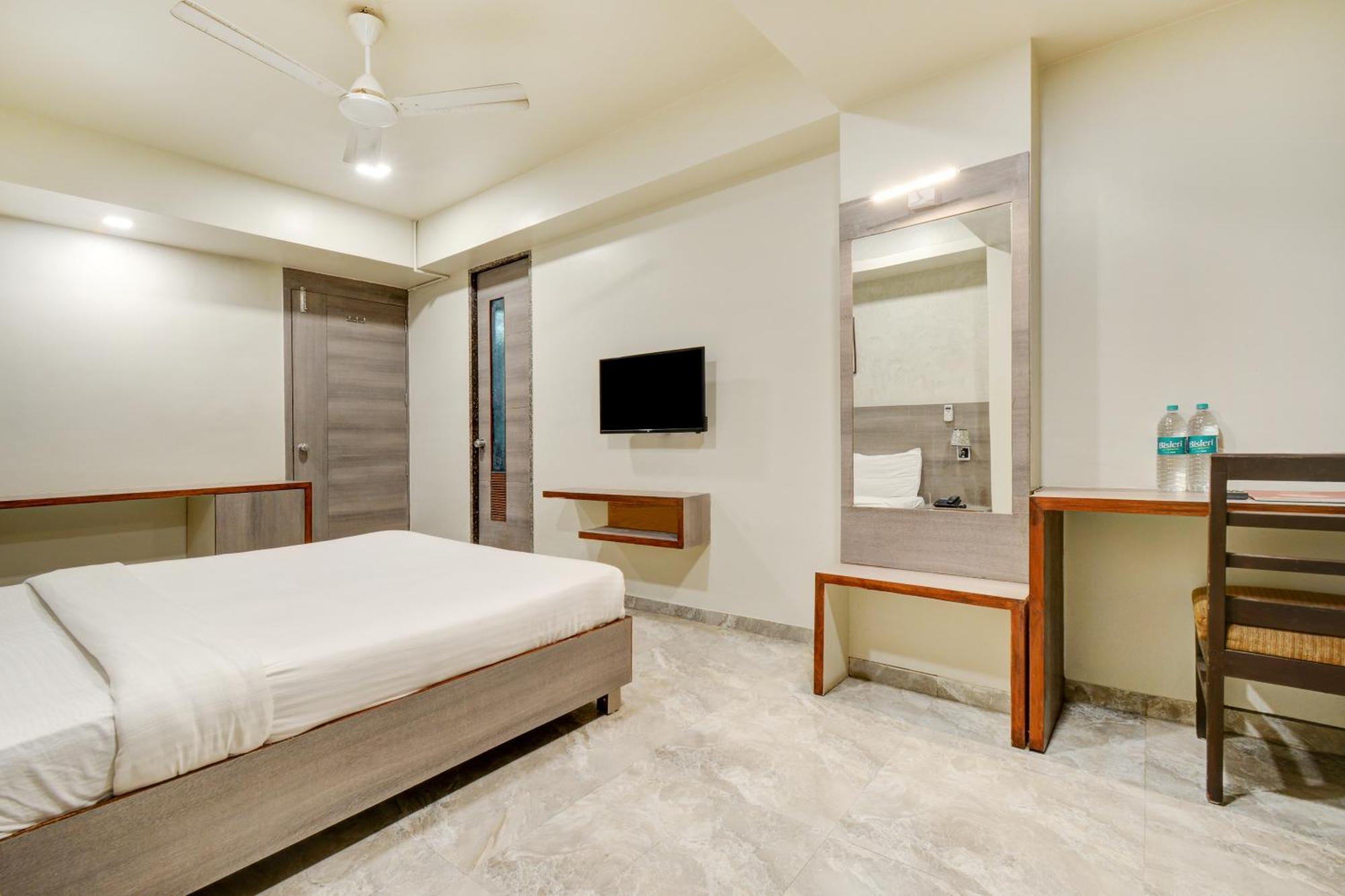 Hotel Desert Inn Tharad Kültér fotó