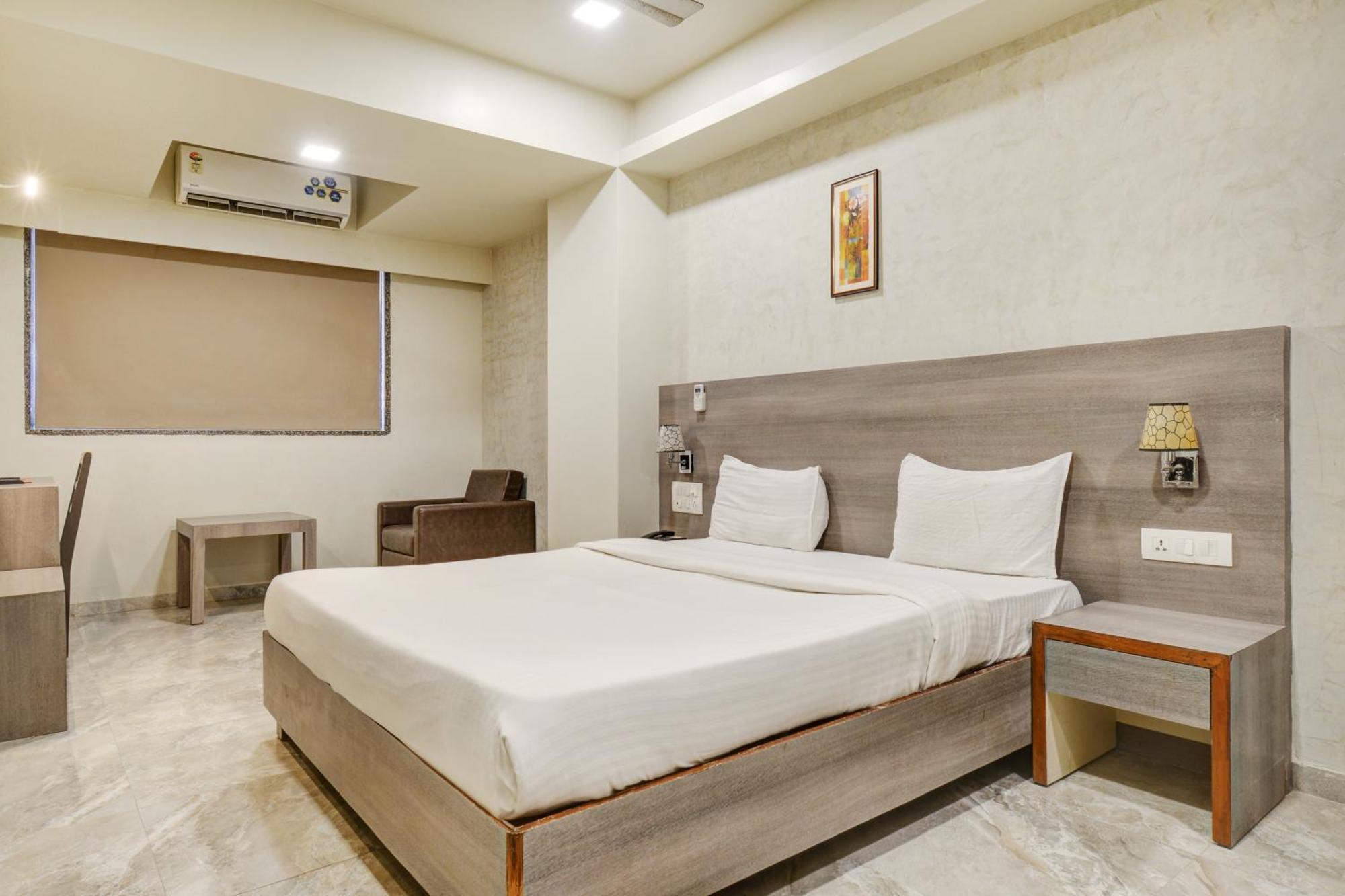 Hotel Desert Inn Tharad Kültér fotó