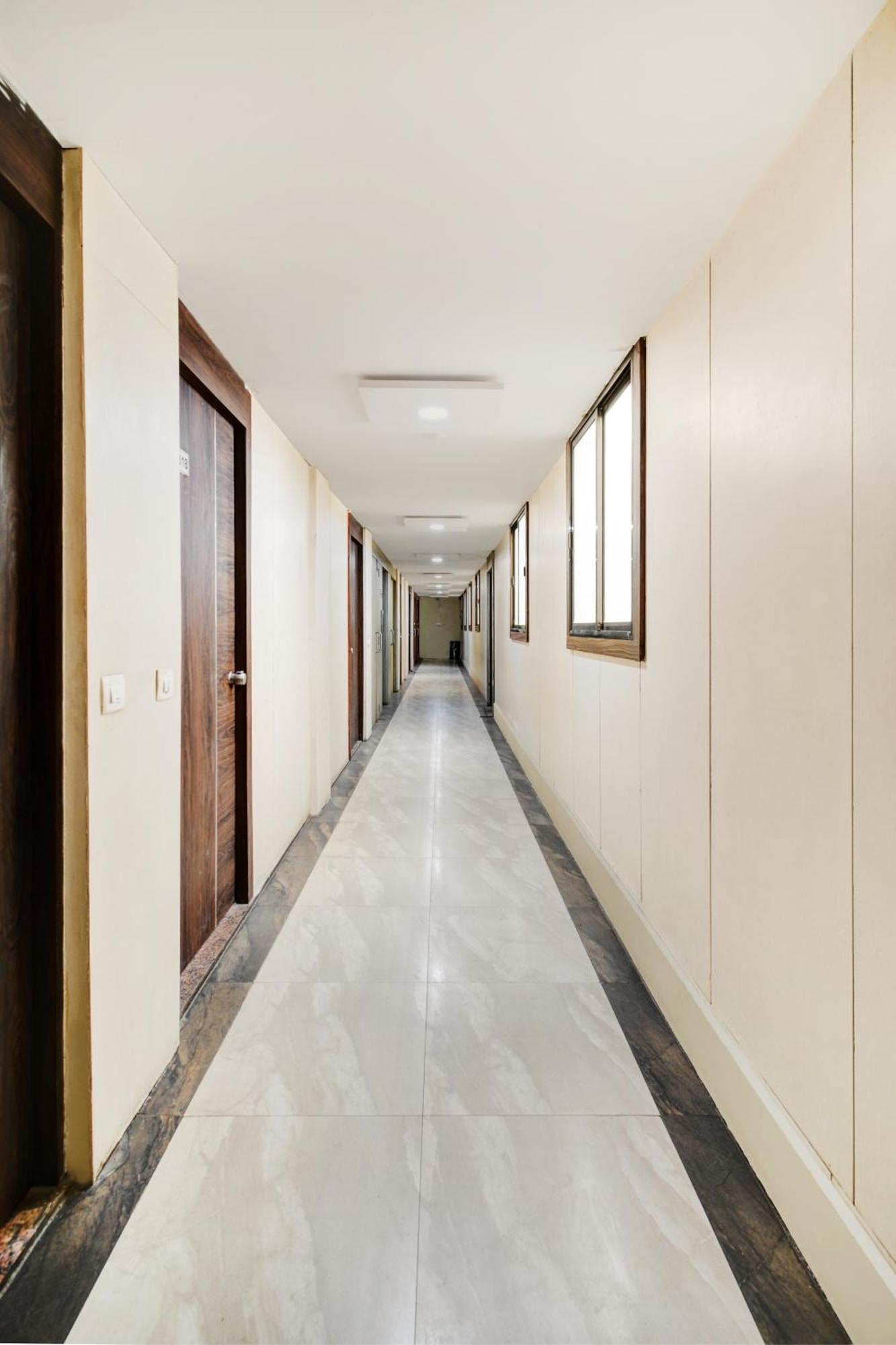 Hotel Desert Inn Tharad Kültér fotó