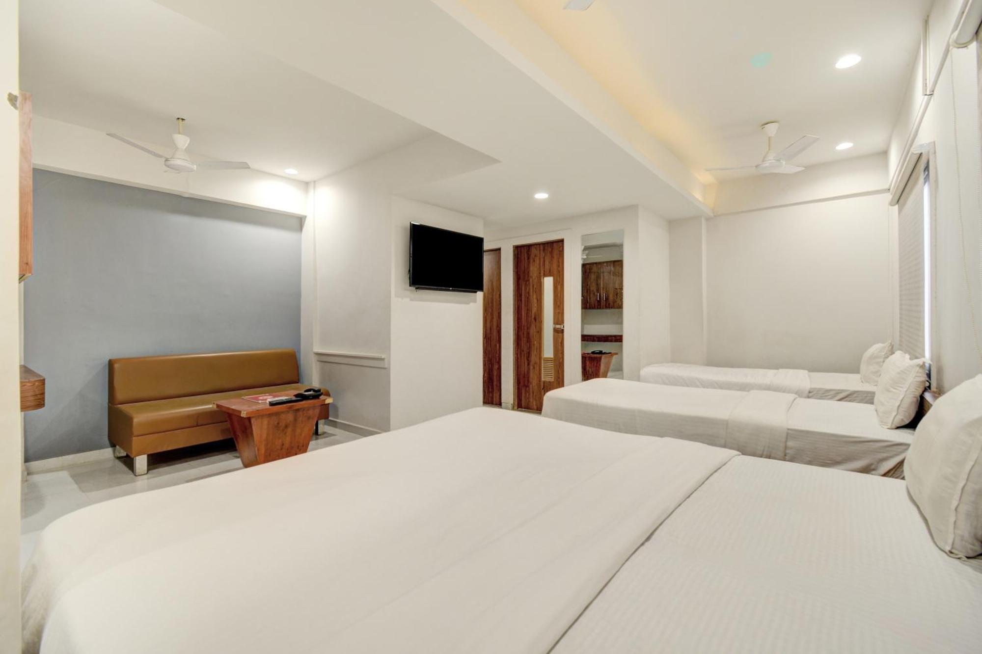 Hotel Desert Inn Tharad Kültér fotó