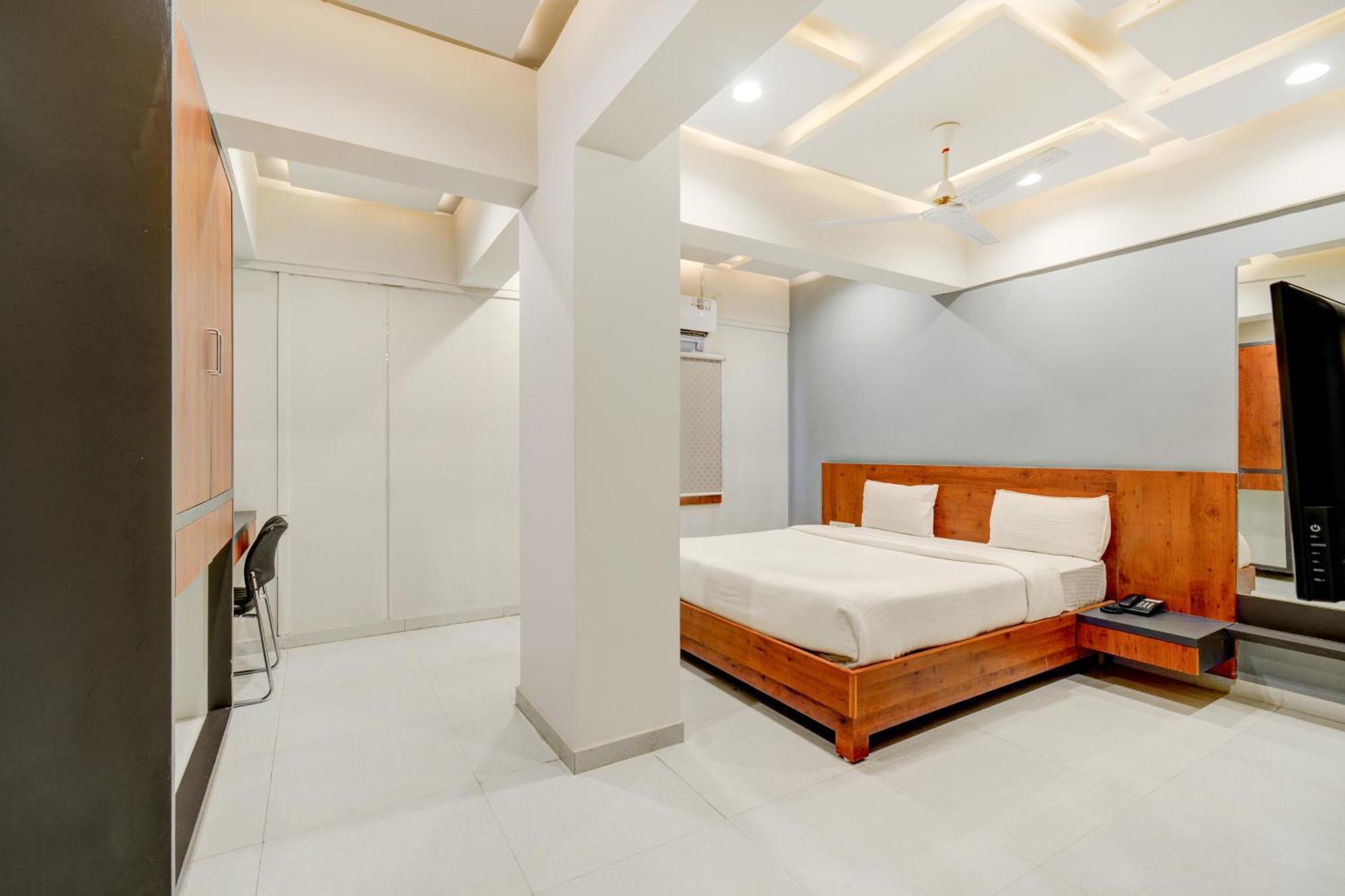Hotel Desert Inn Tharad Kültér fotó