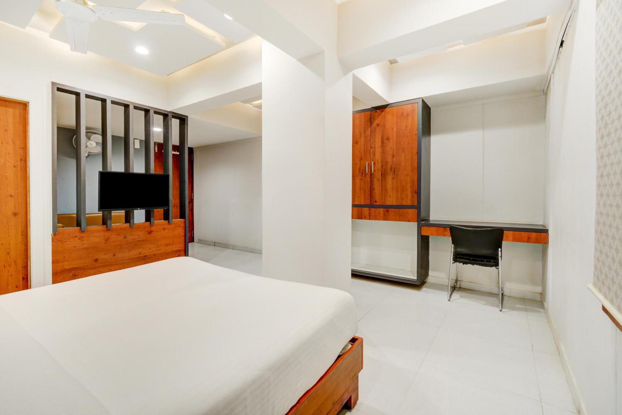 Hotel Desert Inn Tharad Kültér fotó