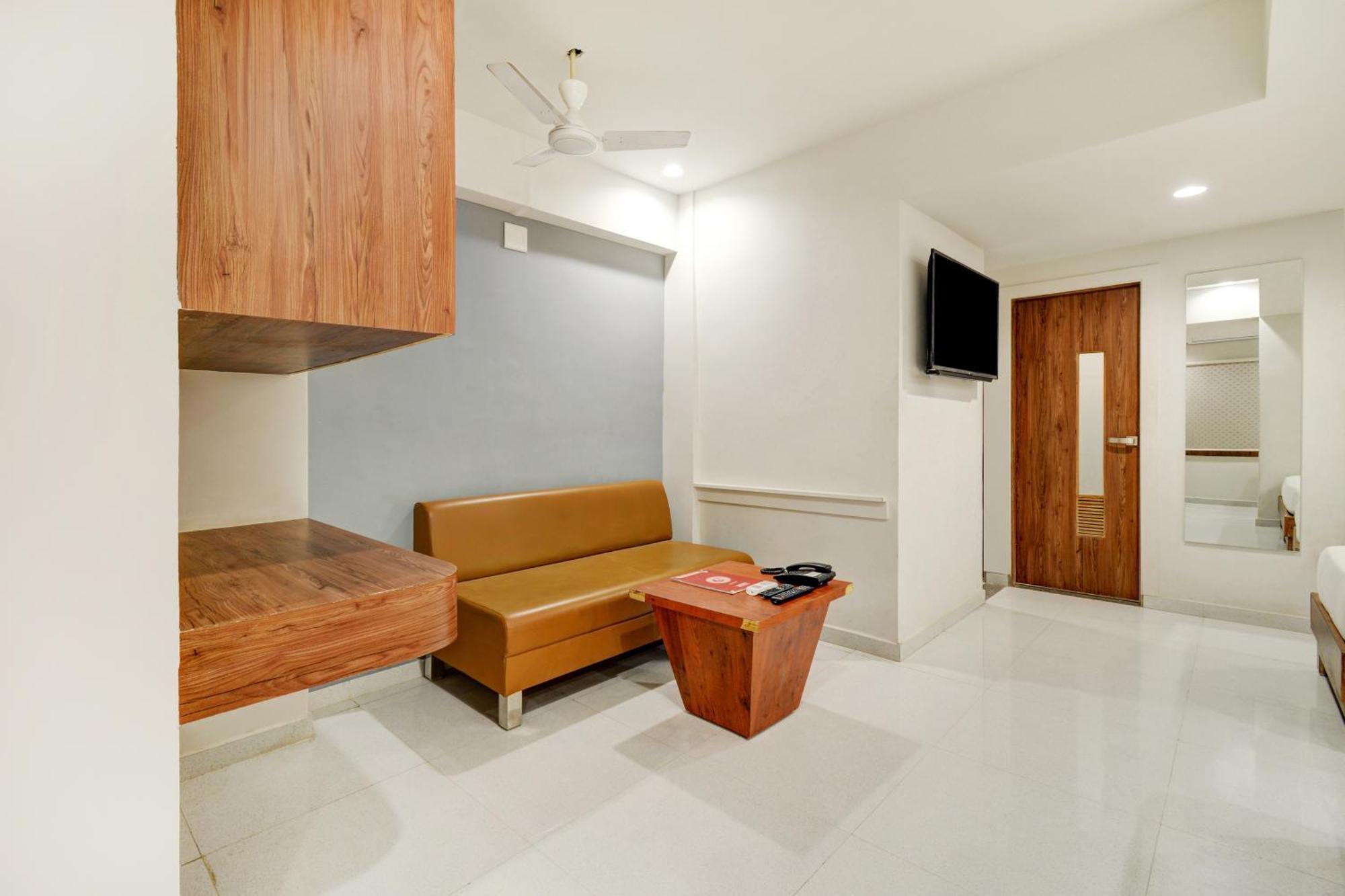 Hotel Desert Inn Tharad Kültér fotó