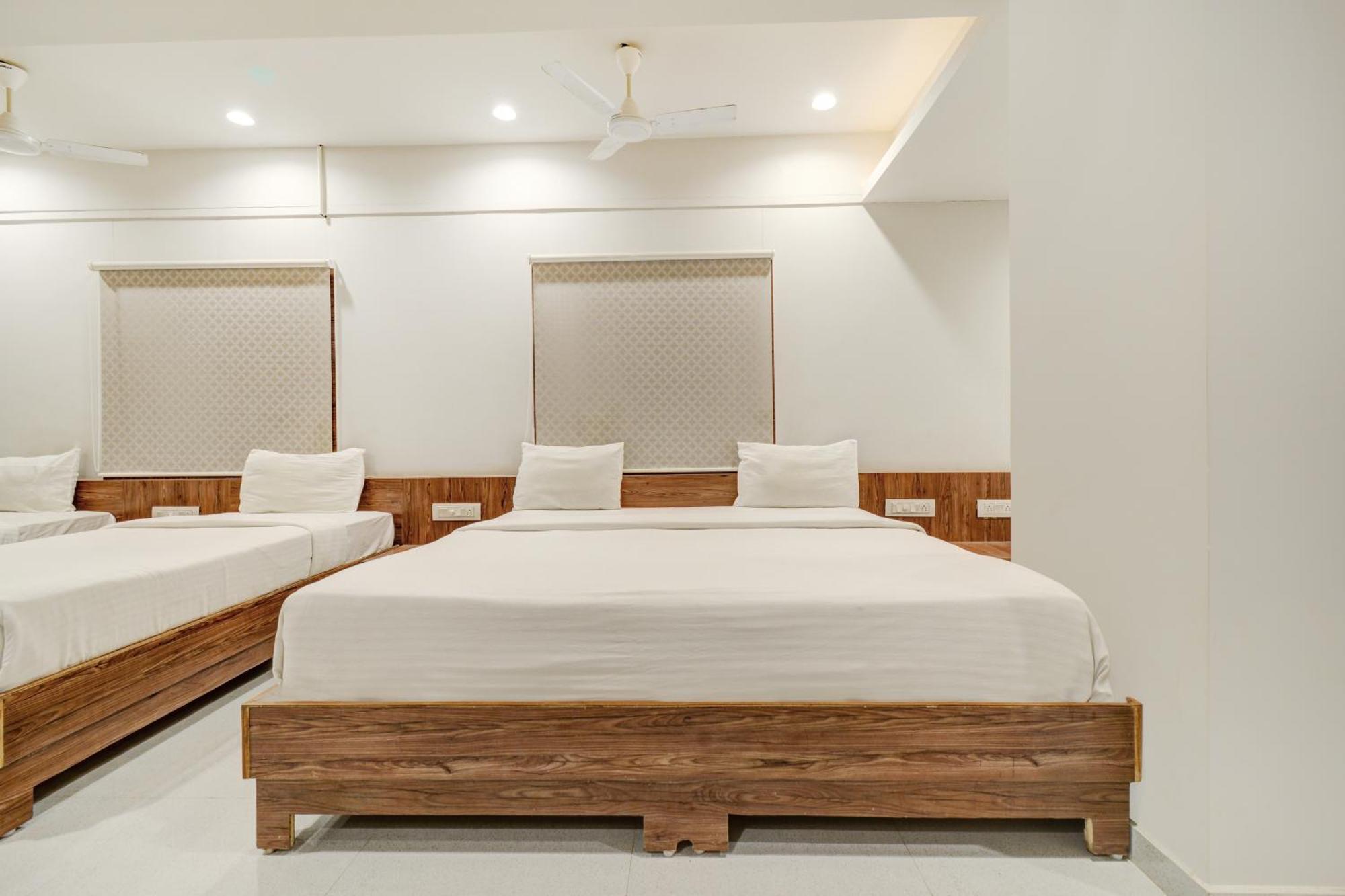 Hotel Desert Inn Tharad Kültér fotó