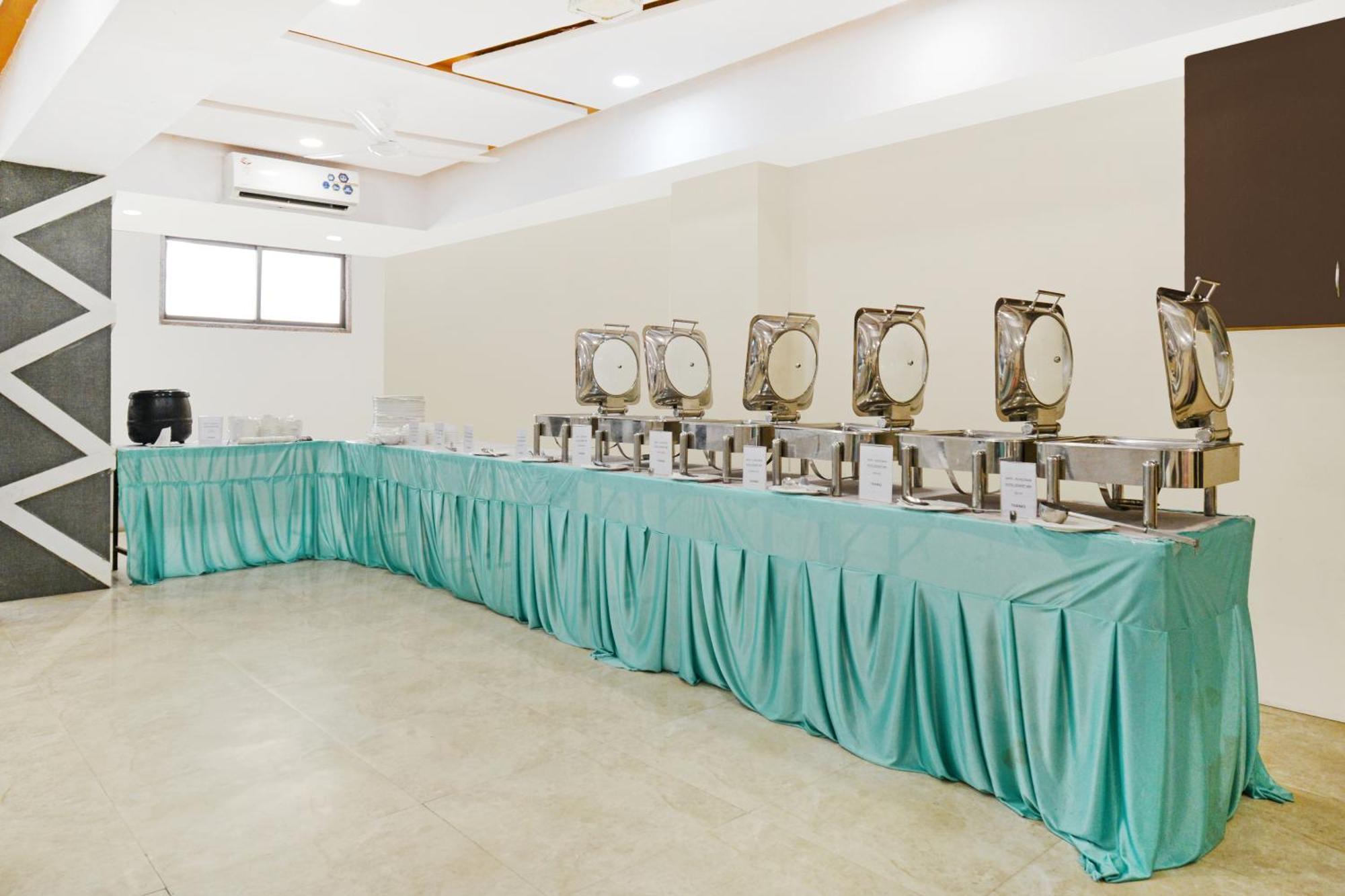 Hotel Desert Inn Tharad Kültér fotó