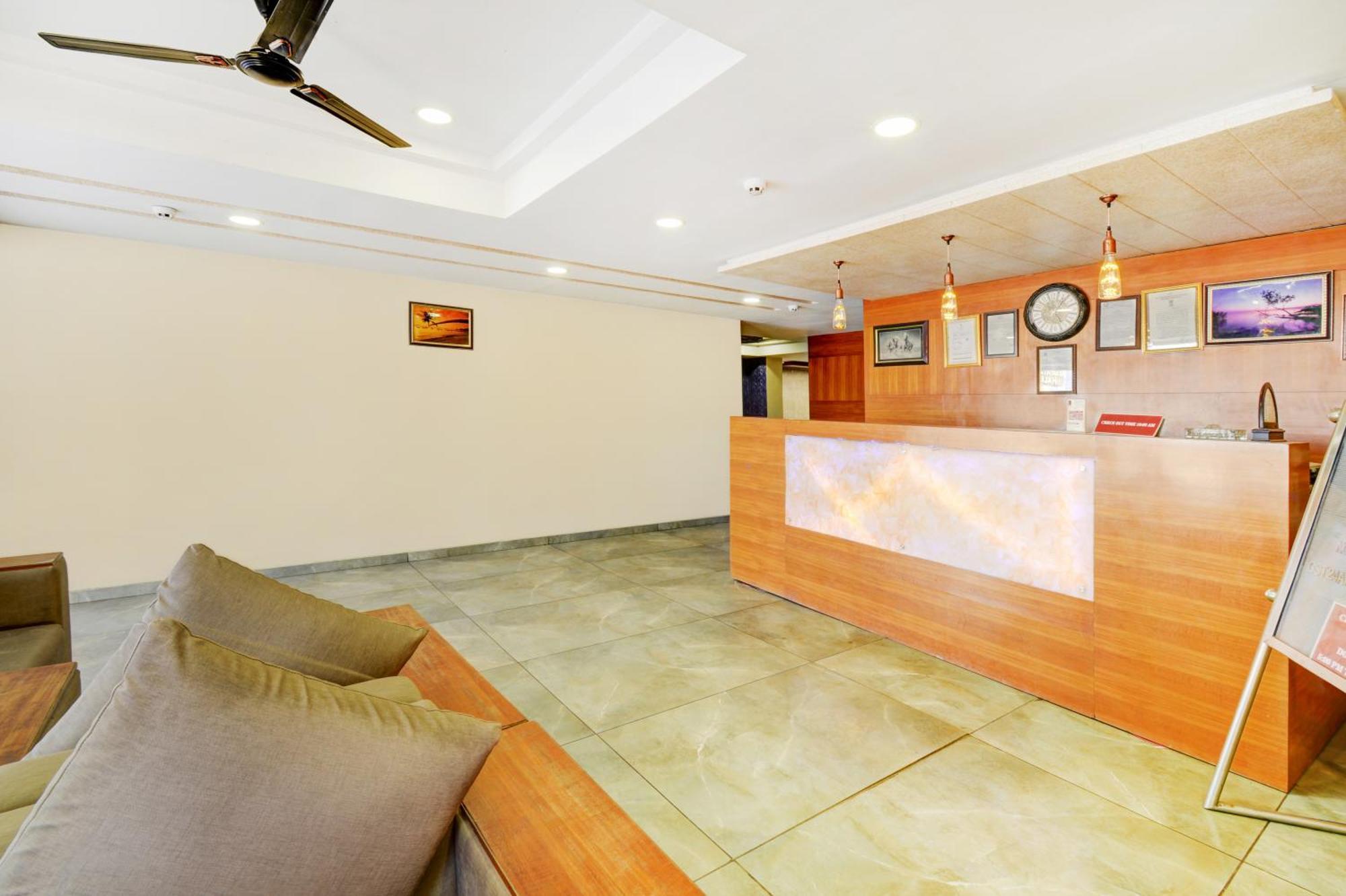 Hotel Desert Inn Tharad Kültér fotó