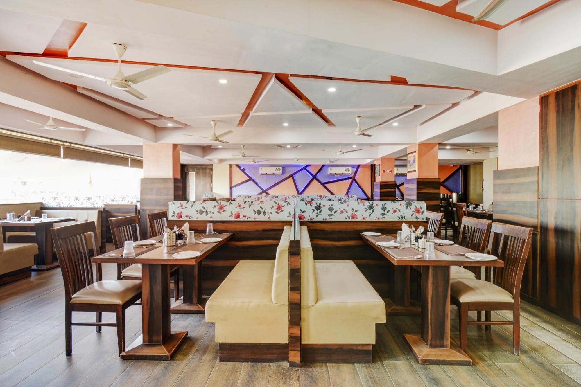 Hotel Desert Inn Tharad Kültér fotó