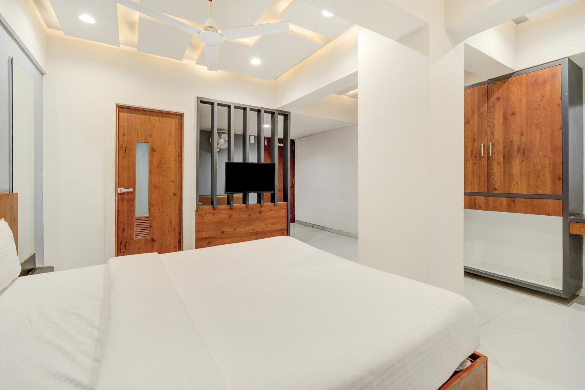 Hotel Desert Inn Tharad Kültér fotó