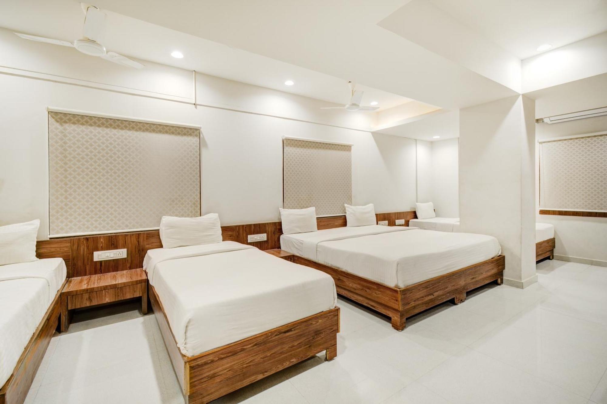 Hotel Desert Inn Tharad Kültér fotó