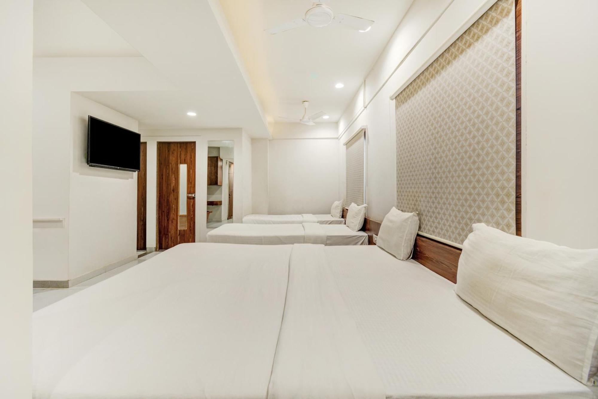 Hotel Desert Inn Tharad Kültér fotó