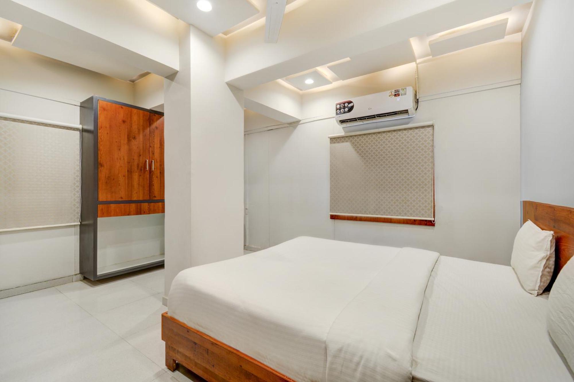Hotel Desert Inn Tharad Kültér fotó