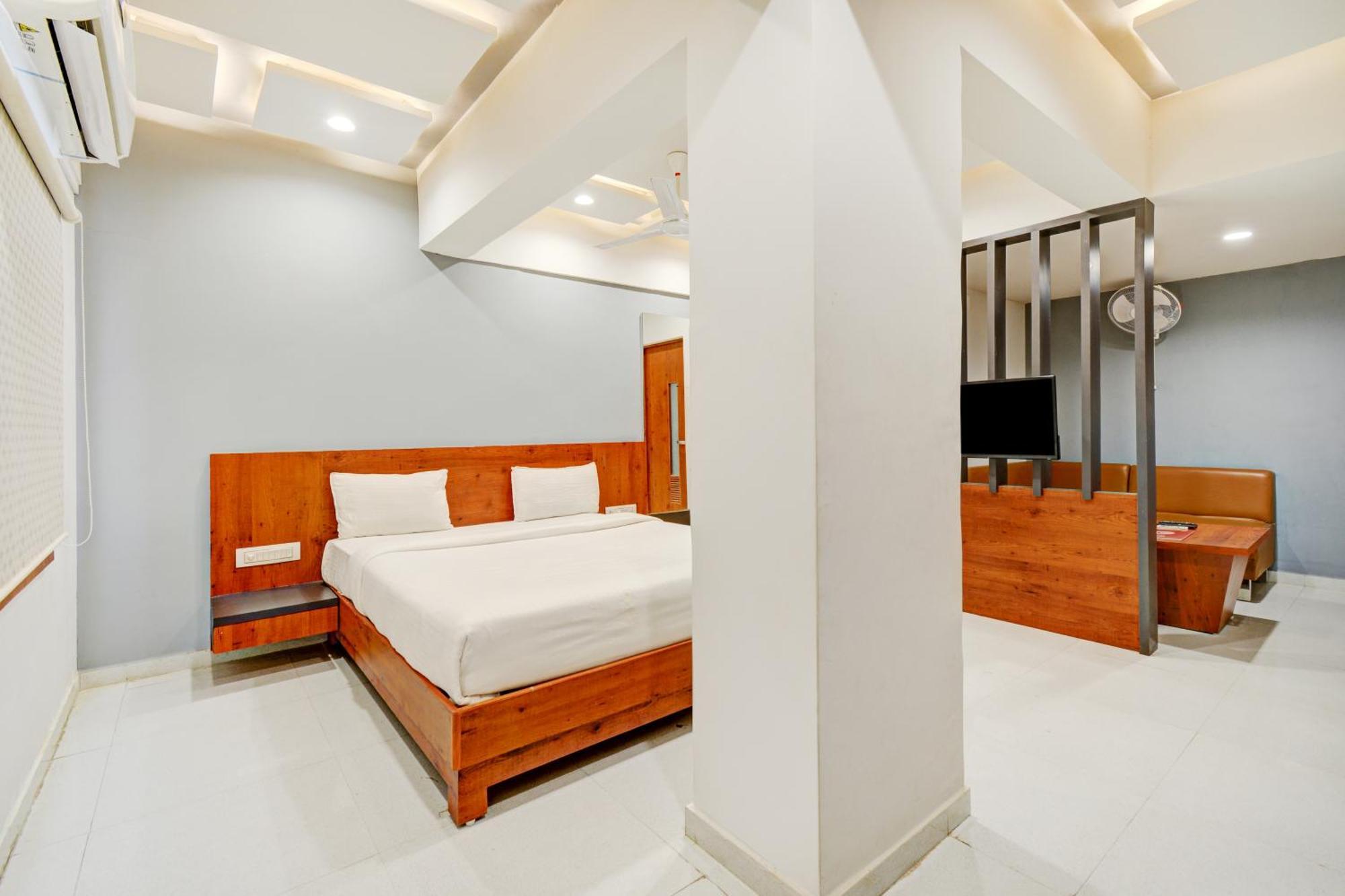 Hotel Desert Inn Tharad Kültér fotó