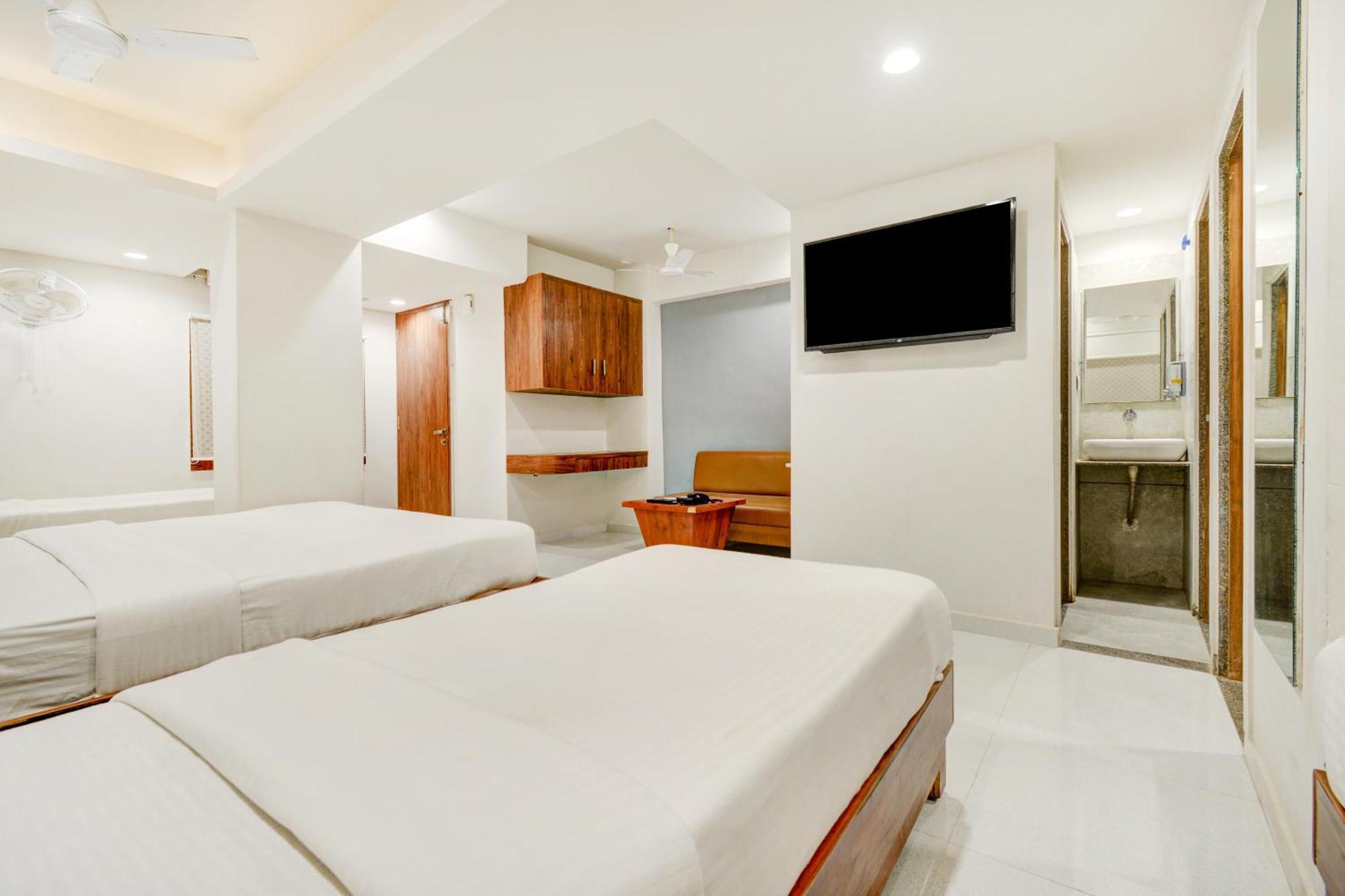 Hotel Desert Inn Tharad Kültér fotó