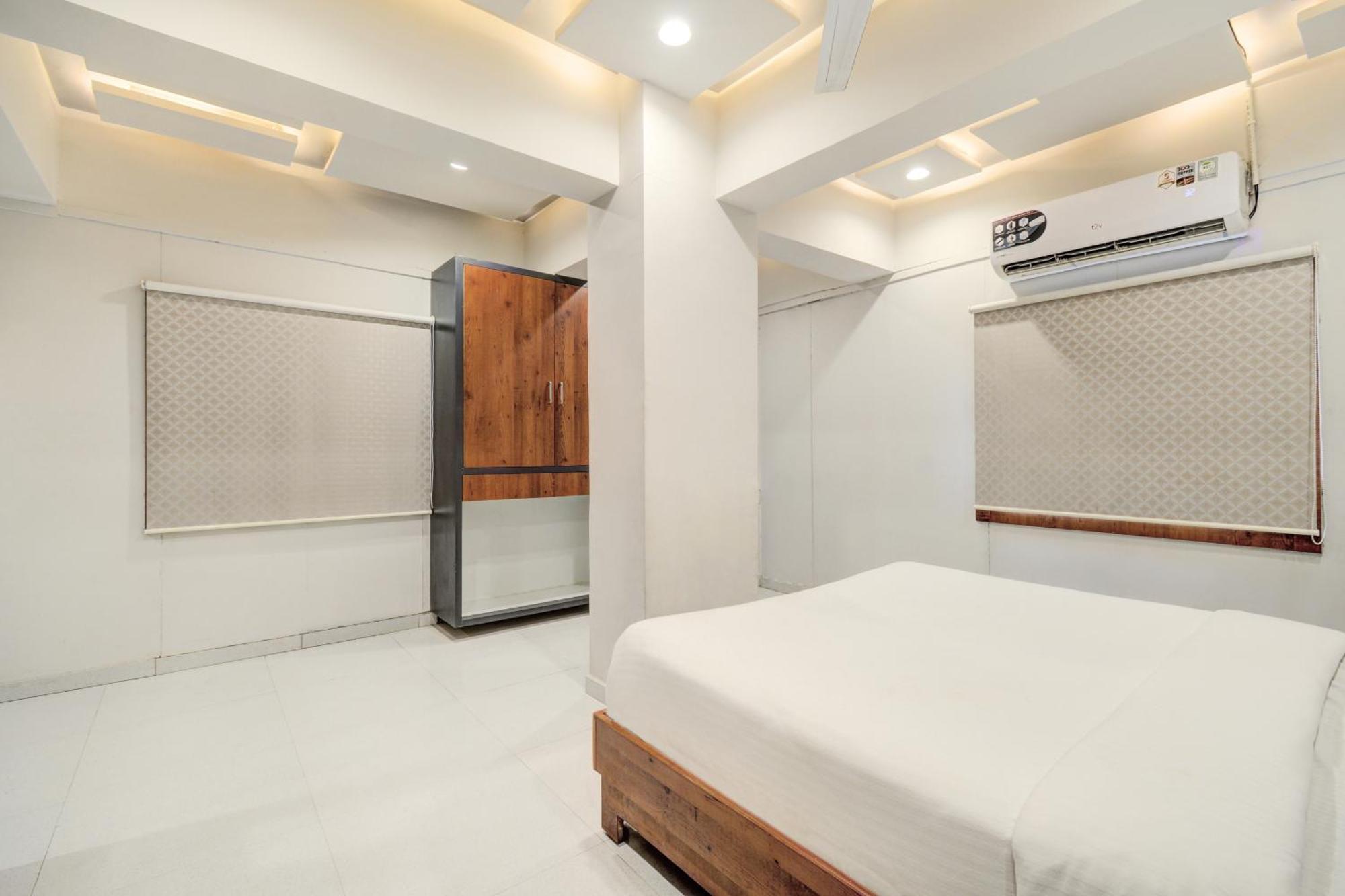 Hotel Desert Inn Tharad Kültér fotó