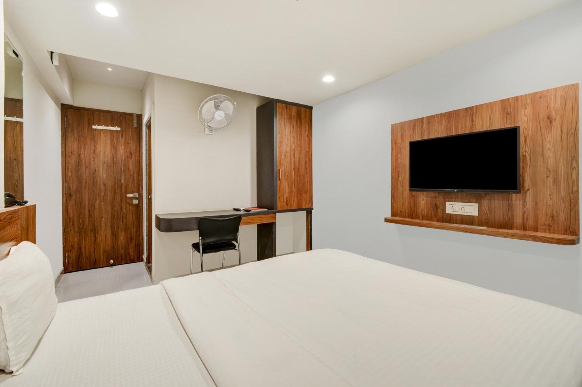 Hotel Desert Inn Tharad Kültér fotó