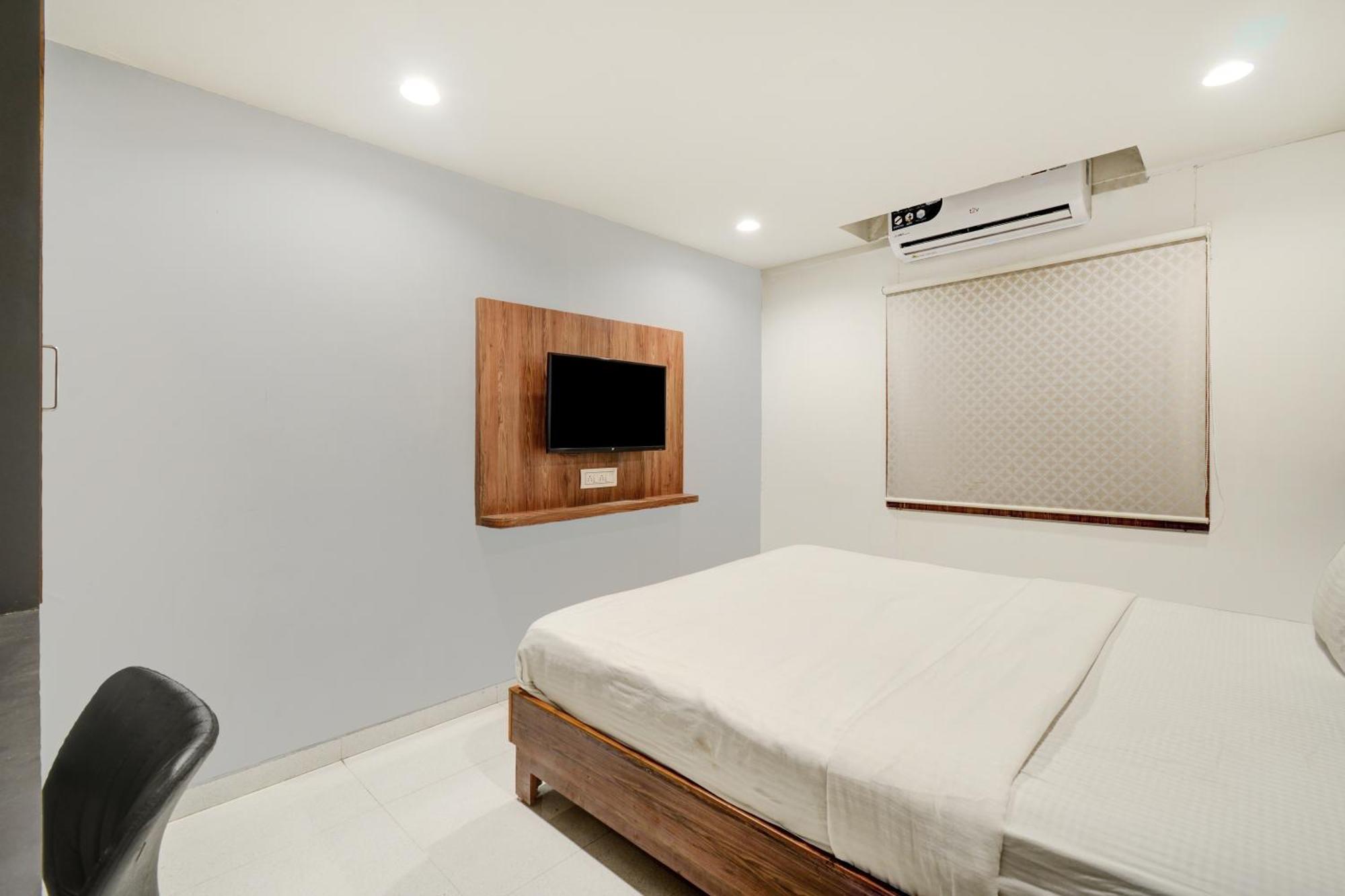 Hotel Desert Inn Tharad Kültér fotó